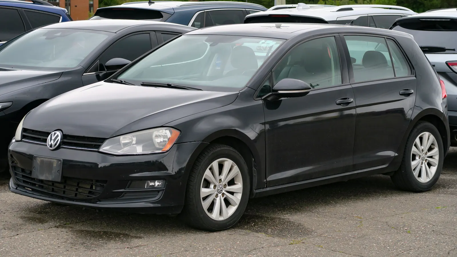 Black 2015 Volkswagen Golf, front three-quarter view